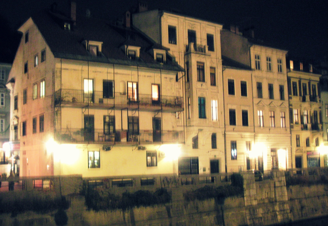 Eslovenia by night