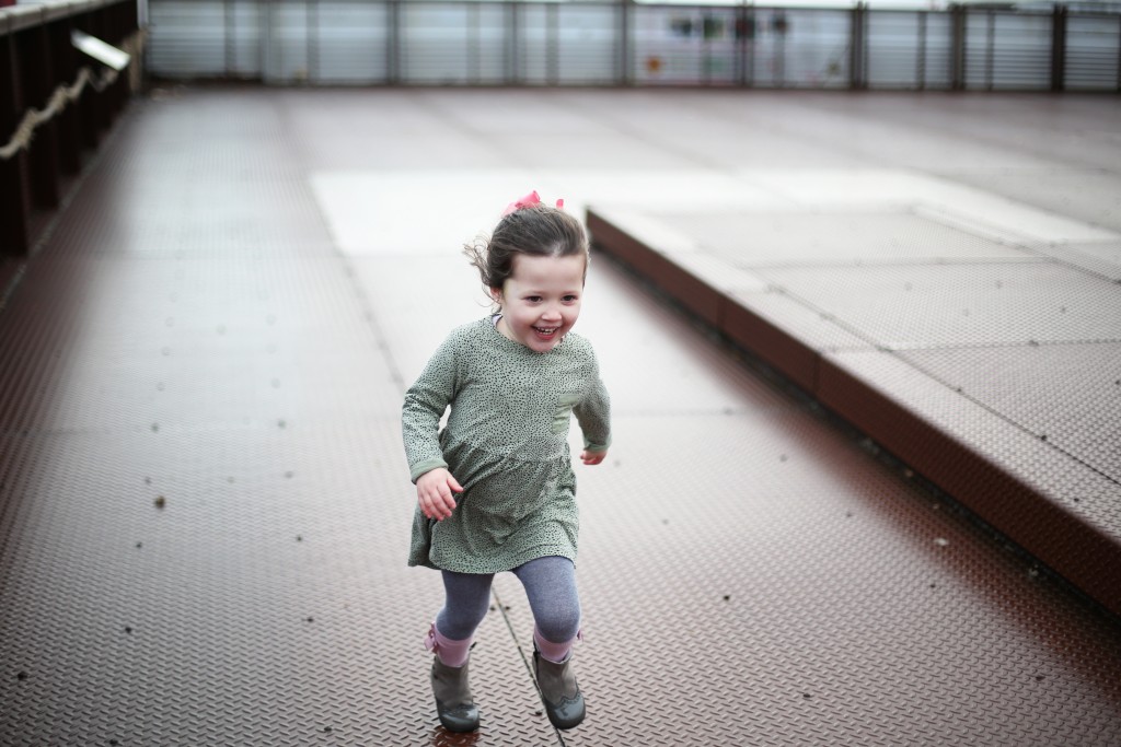 Séance photo famille Nantes urbaine avec « La danse de l’image »