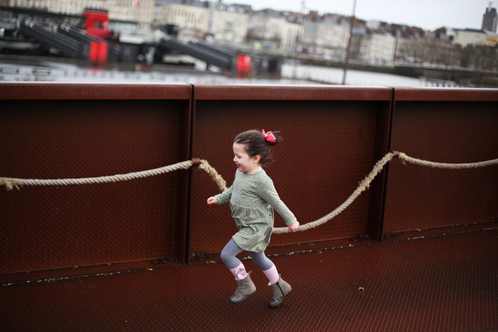 Séance photo famille Nantes urbaine avec « La danse de l’image »