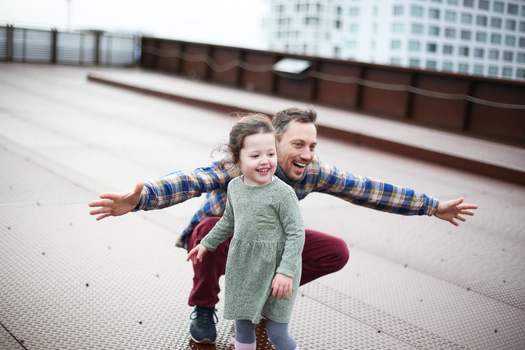 Séance photo famille Nantes urbaine avec « La danse de l’image »