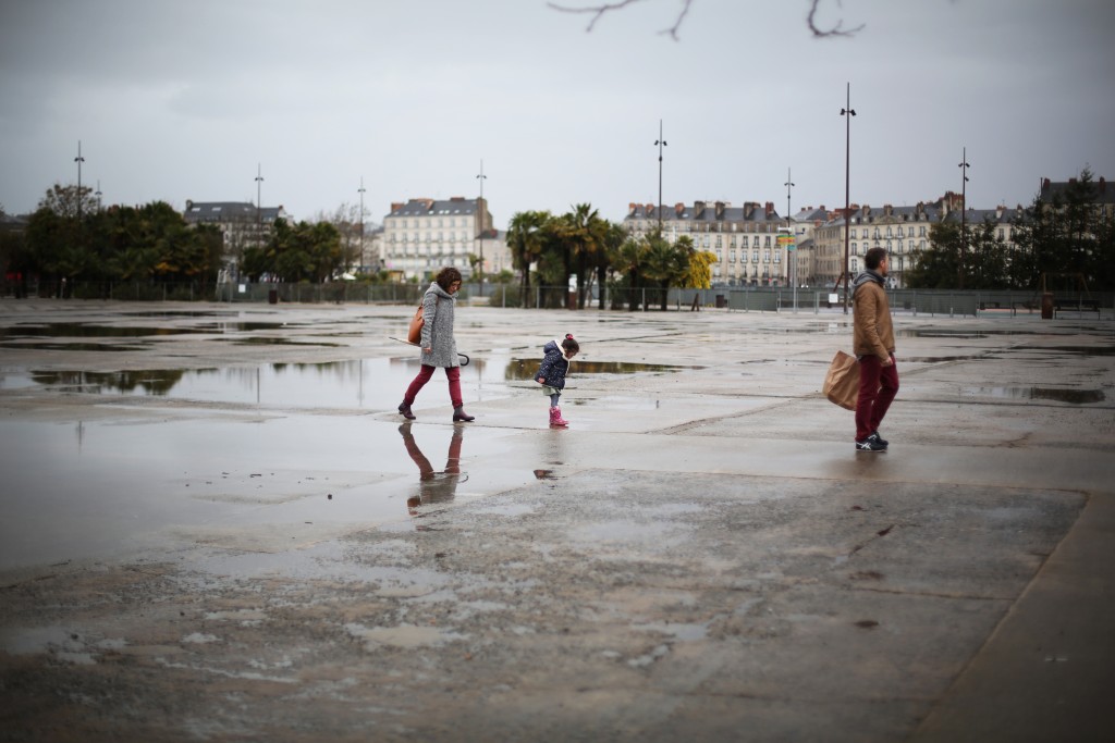Séance photo famille Nantes urbaine avec « La danse de l’image »