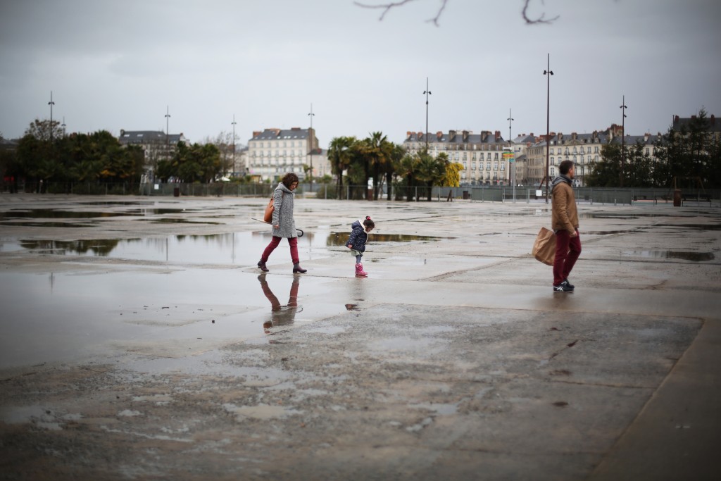 Sesión fotos familia Nantes urbana con la fotógrafa Alexandra Beal