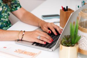 Écrire dans une langue étrangère